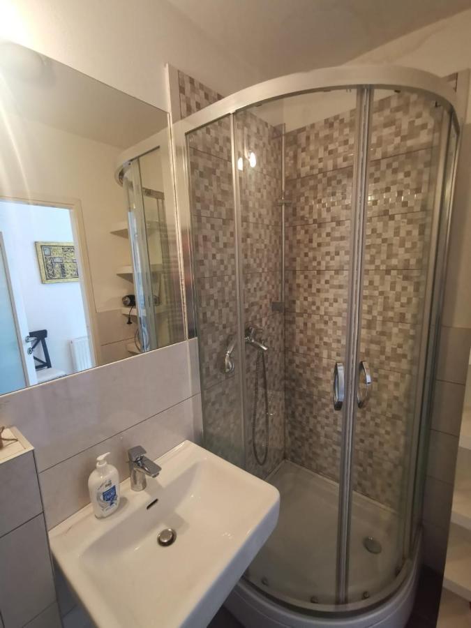 Tiny Apartment In City Center Zagabria Esterno foto